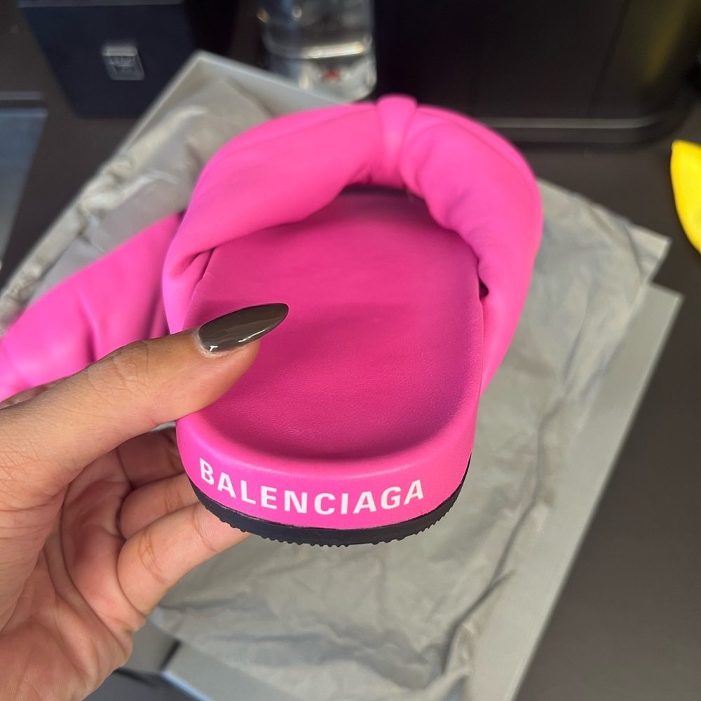 BALENCIAGA Pink Puffy Slides